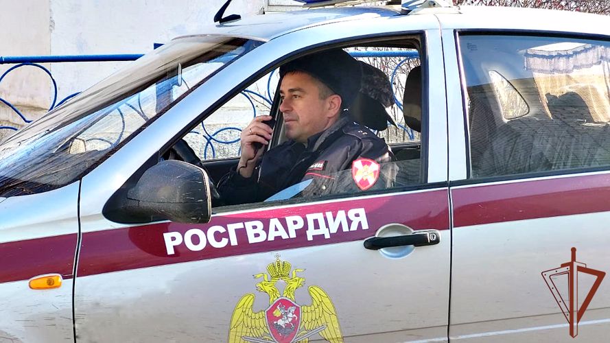 Росгвардейцы помогли оказавшимся в опасности жителям Приморья