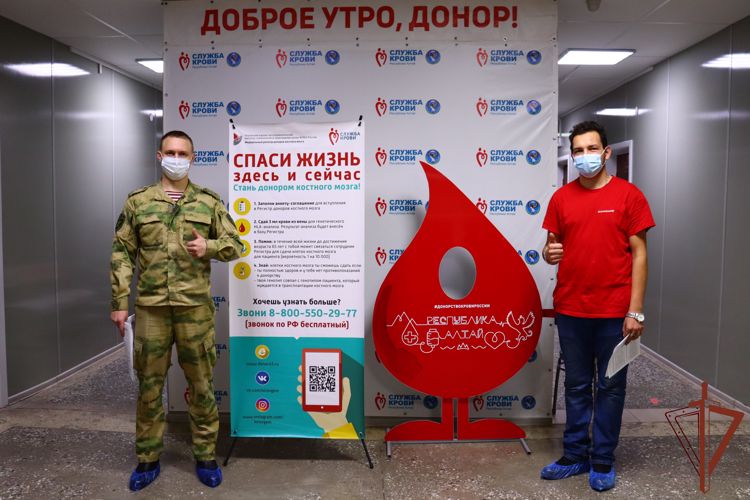 Росгвардейцы приняли участие в донорской акции в Республике Алтай