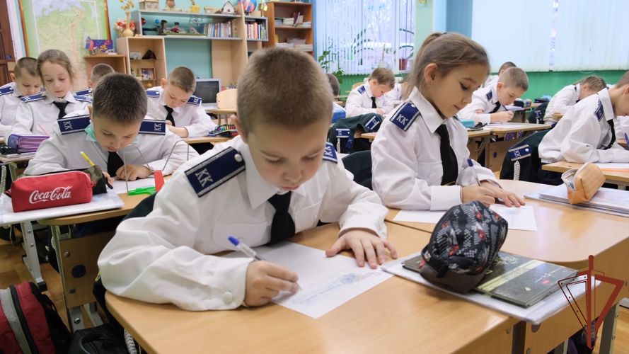 Екатеринбургские кадеты присоединились к ведомственной акции Росгвардии «С любовью к маме» (видео)
