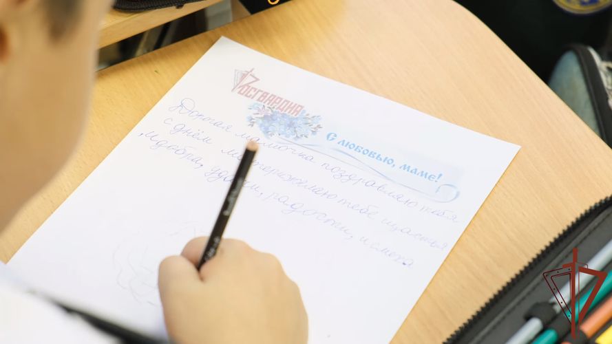 Екатеринбургские кадеты присоединились к ведомственной акции Росгвардии «С любовью к маме» (видео)