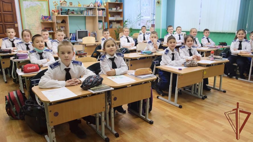 Екатеринбургские кадеты присоединились к ведомственной акции Росгвардии «С любовью к маме» (видео)