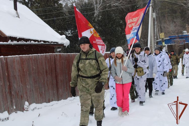 Военнослужащие отряда спецназа «Ермак» Росгвардии провели для новосибирских подростков тактическую игру 