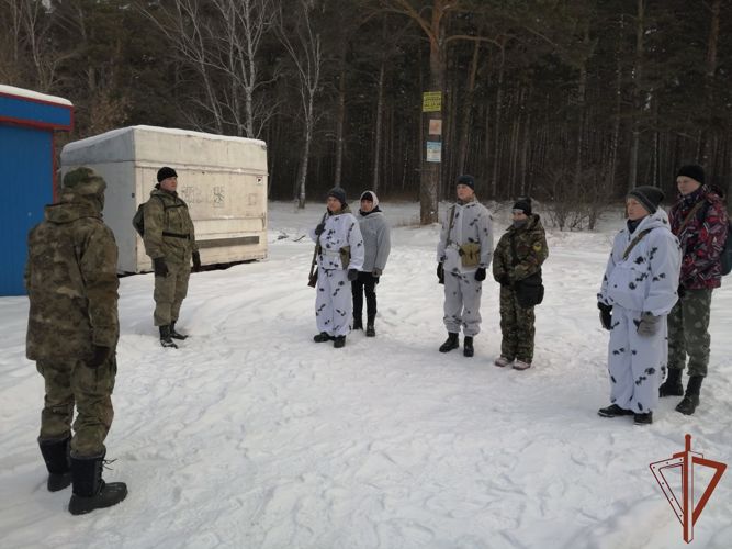 Военнослужащие отряда спецназа «Ермак» Росгвардии провели для новосибирских подростков тактическую игру 