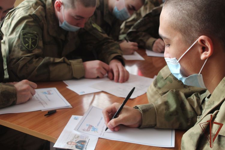 Военнослужащие Южного округа Росгвардии поздравили своих матерей с наступающим праздником