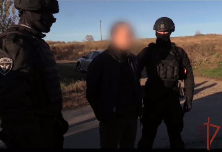 Сотрудники Росгвардии задержали на Белгородчине подозреваемых в незаконном хранении оружия и наркотиков