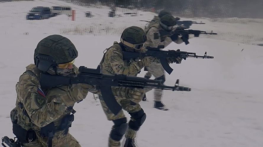 СОБР Росгвардии провел учебную спецоперацию под Екатеринбургом (видео)