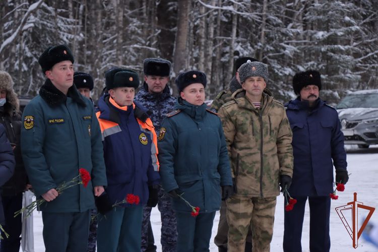 Представители Росгвардии приняли участие в торжественном открытии памятника военным медикам в Карелии