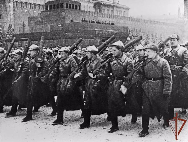 В Росгвардии вспоминают участников легендарного парада 1941 года на Красной Площади