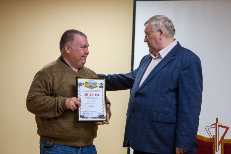 Автора книги «Росгвардия в лицах» наградили дипломом престижного конкурса