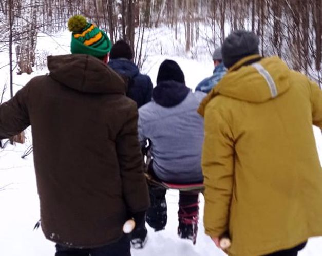 Росгвардейцы спасли упавшего со скалы туриста на Урале (видео)
