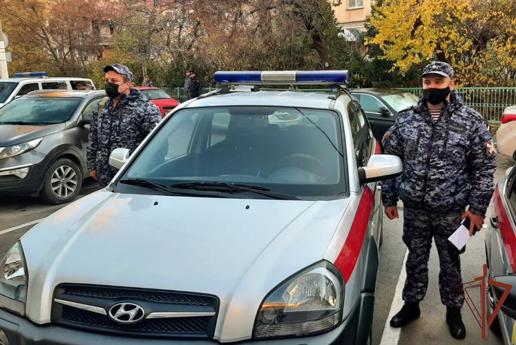 Росгвардейцы защитили жительницу Севастополя от агрессивного родственника с ножом