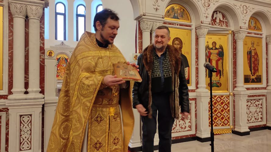 Икона Николая Чудотворца, спасенная военнослужащим, подарена главному храму Росгвардии