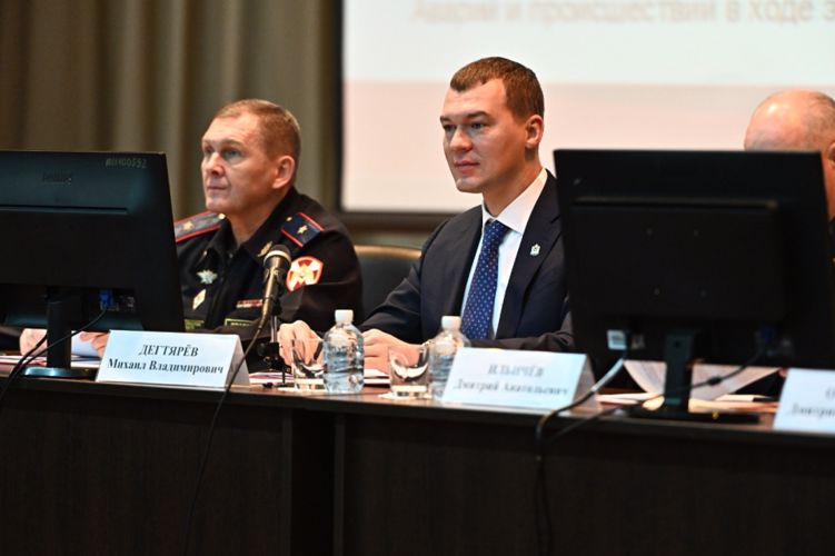 Губернатор Хабаровского края посетил региональное управление Росгвардии