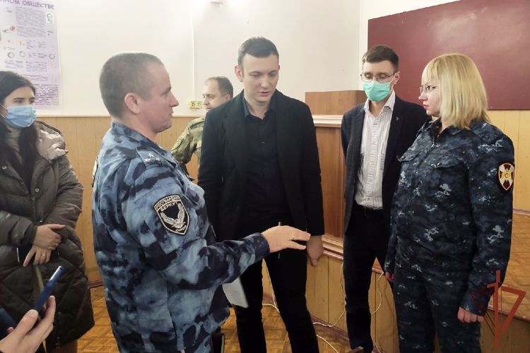 Молодым медикам в Крыму рассказали о перспективах службы в Росгвардии