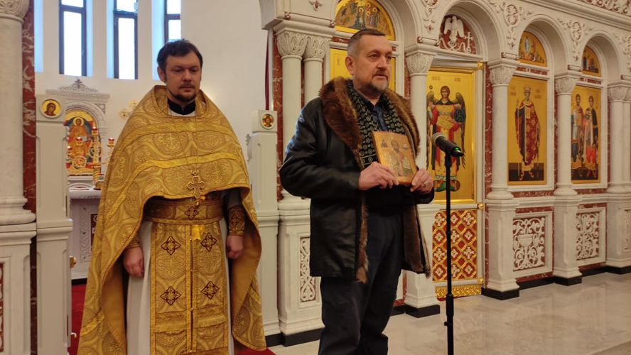 Икона Николая Чудотворца, спасенная военнослужащим, подарена главному храму Росгвардии