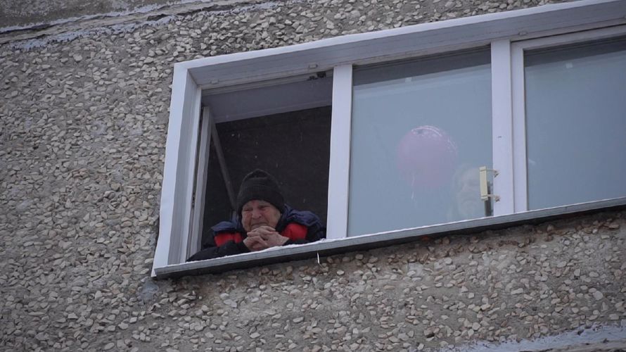 Ветеран войны из Кирова отметила 100-летие под музыку военного оркестра Росгвардии