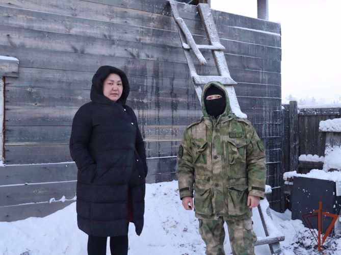 Боец якутского ОМОН Росгвардии спас от уничтожения чужой автомобиль  