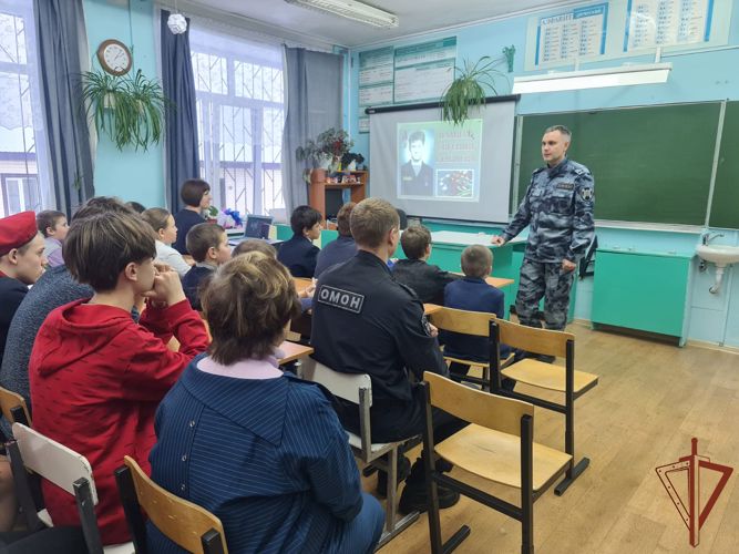 Вологодские росгвардейцы почтили память сослуживца, погибшего при исполнении служебного долга