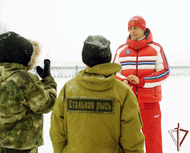Олимпийский призер провел тренировку с учениками профильного класса Росгвардии (видео)