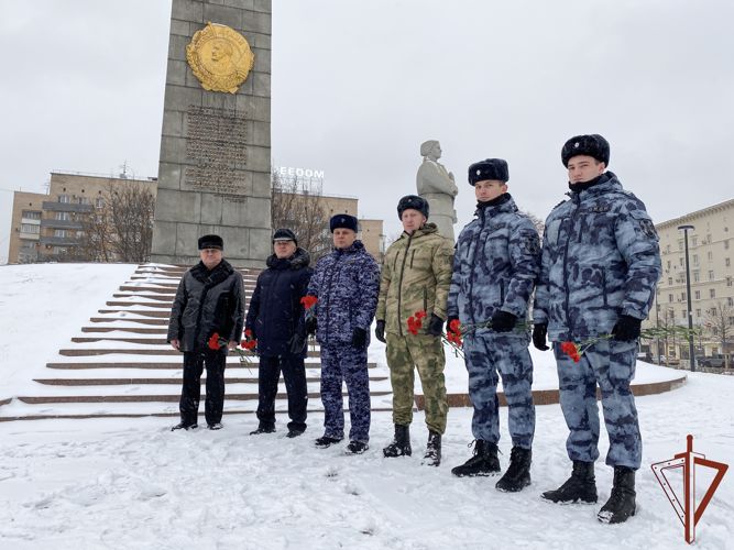 Столичные росгвардейцы почтили память павших в битве за Москву