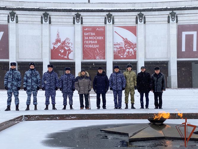 Столичные росгвардейцы почтили память павших в битве за Москву