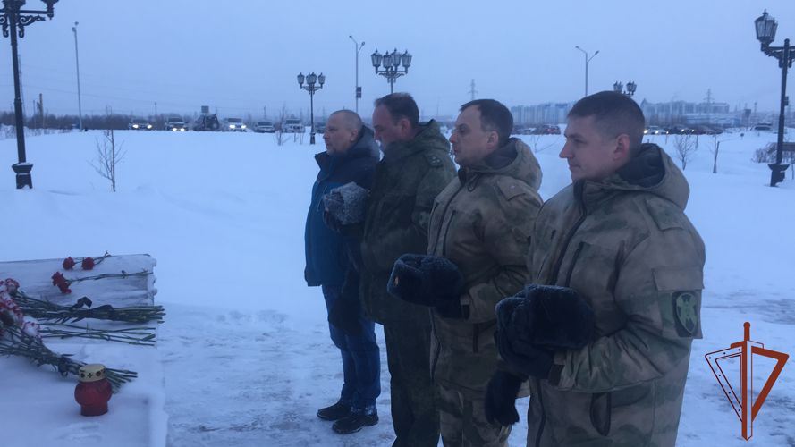 В День Неизвестного солдата росгвардейцы Уральского округа участвуют в памятных мероприятиях 