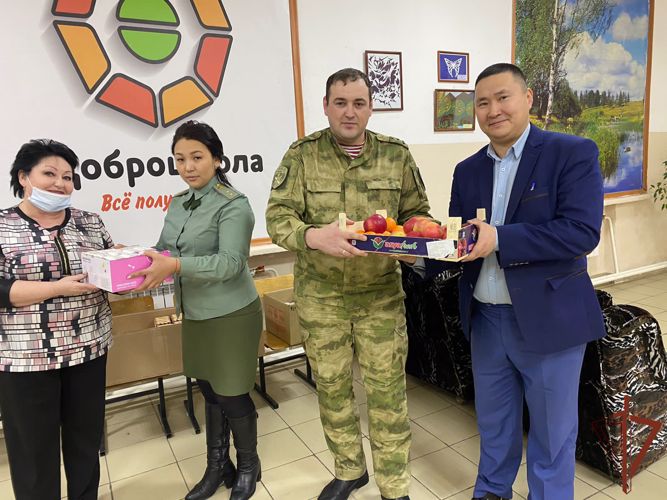 Новогодние сладкие подарки от Росгвардии доставлены детям коррекционной школы Тувы