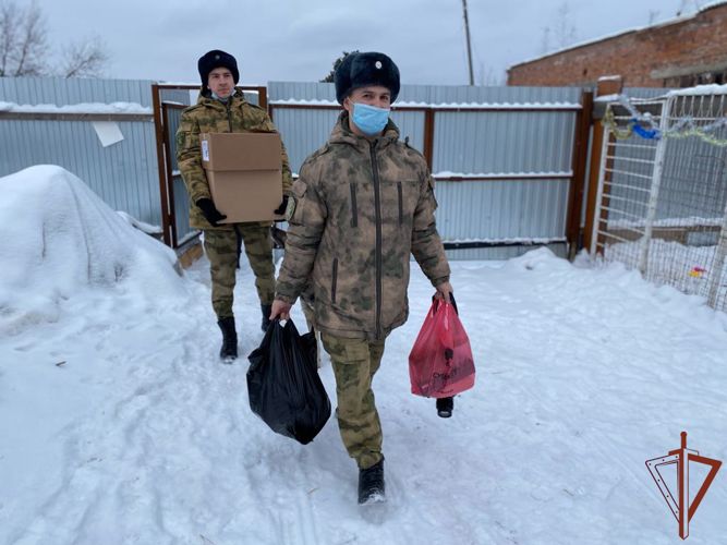 Росгвардия оказала помощь приюту для бездомных животных в Томске