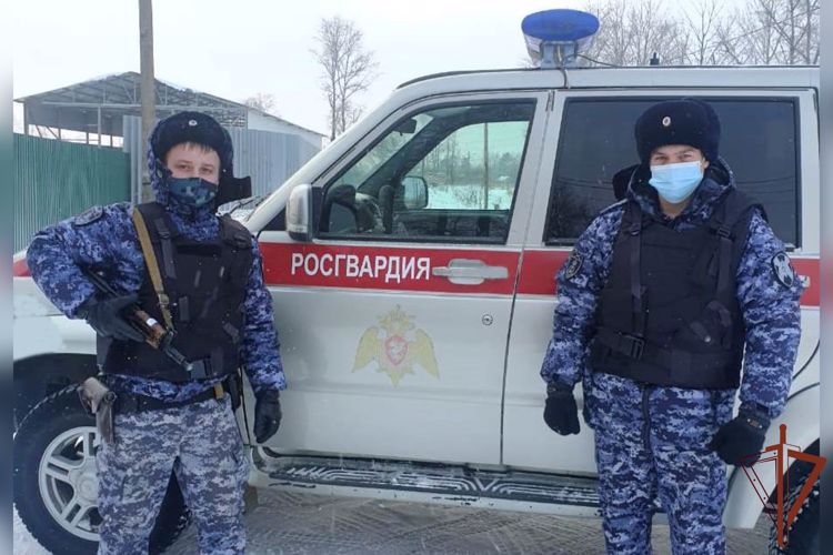 В Хабаровском крае росгвардейцы задержали мужчину за нанесение ножевых ранений односельчанину    