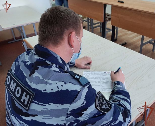 В День неизвестного солдата росгвардейцы приняли участие в памятных мероприятиях в регионах ЦФО