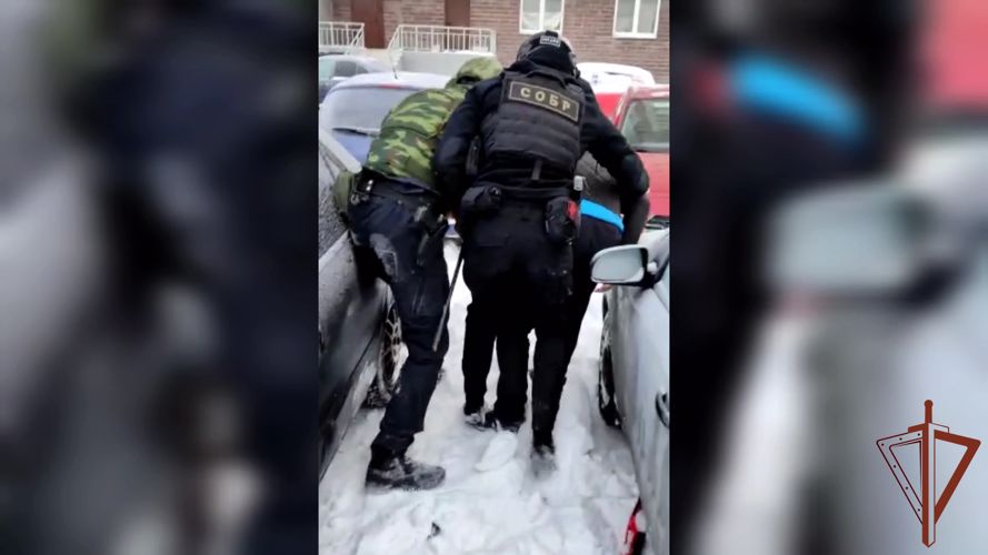 Спецназ Росгвардии задержал в Петербурге подозреваемого в серии квартирных краж