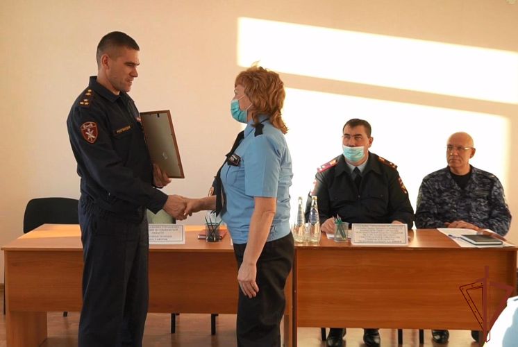 Росгвардия поблагодарила охранника ульяновской школы за решительные действия в экстренной ситуации