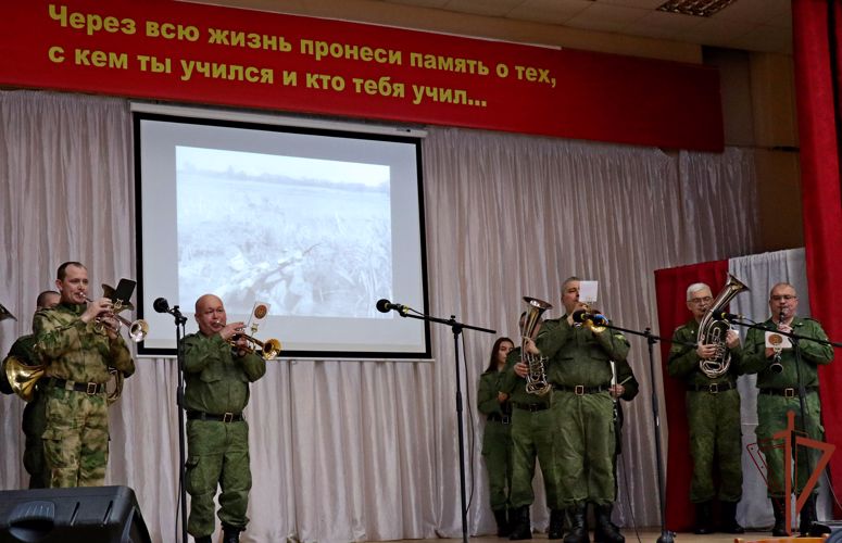 Военнослужащие снежинского полка Росгвардии провели для  школьников урок памяти гениального оружейника Михаила Калашникова
