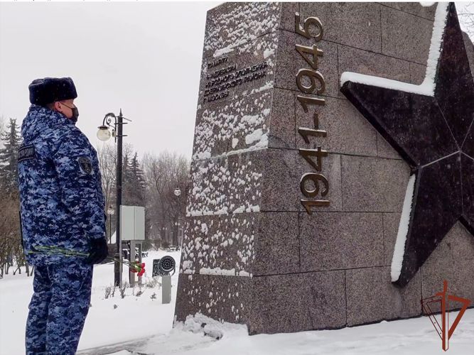 Столичные росгвардейцы почтили память павших в битве за Москву