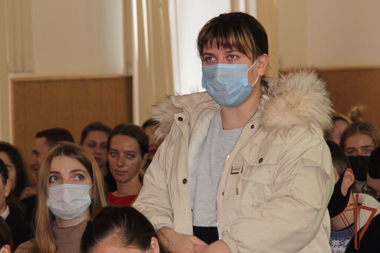 Молодым медикам в Крыму рассказали о перспективах службы в Росгвардии