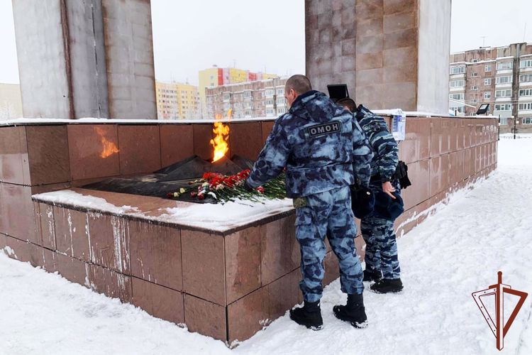 В День Неизвестного солдата росгвардейцы Уральского округа участвуют в памятных мероприятиях 
