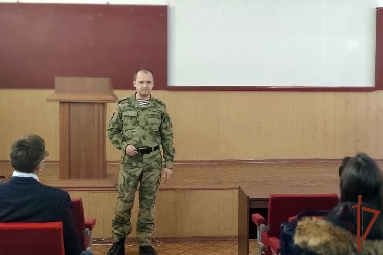Молодым медикам в Крыму рассказали о перспективах службы в Росгвардии