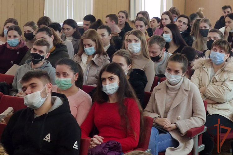 Молодым медикам в Крыму рассказали о перспективах службы в Росгвардии