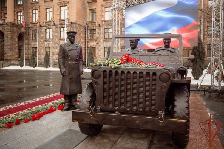 Командующий Уральским округом Росгвардии принял участие в открытии памятника маршалу Жукову