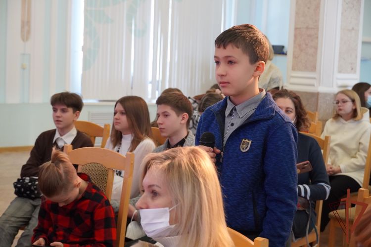 Дети росгвардейцев из Костромы узнали самую заветную мечту Деда Мороза