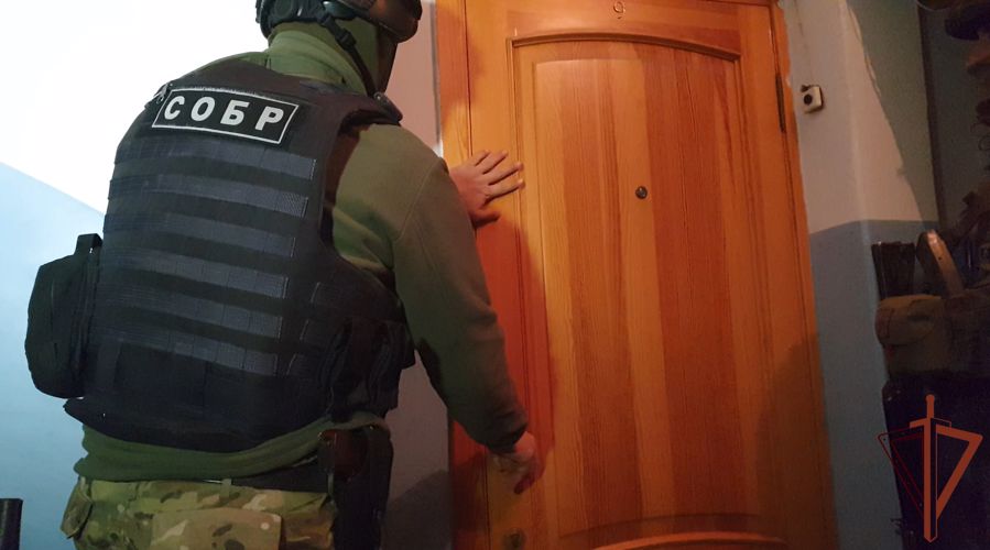 При содействии севастопольского СОБР Росгвардии задержаны подозреваемые в крупном мошенничестве