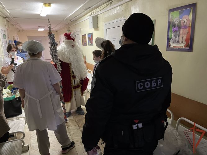 Акция «Добрые дела с Росгвардией» прошла в иркутской детской больнице