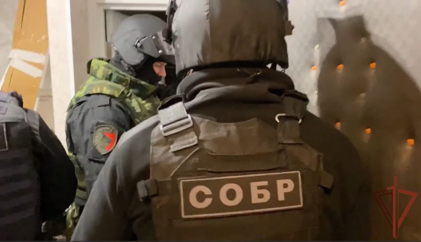 При содействии Росгвардии в Санкт-Петербурге задержаны подозреваемые в вымогательстве