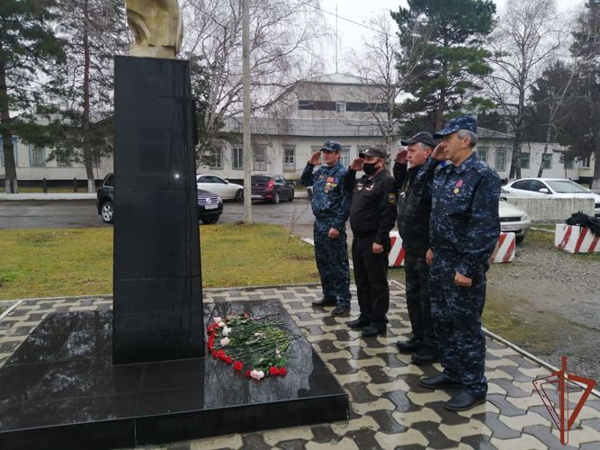 В Северо-Кавказском округе Росгвардии проходят мероприятия в ознаменование Дня героев Отечества