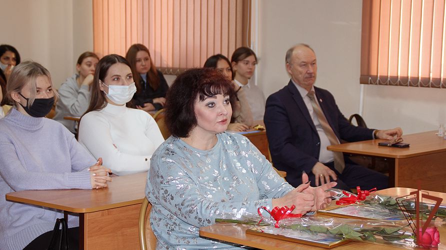 С особенностями работы в экстремальных условиях ознакомили будущих журналистов росгвардейцы в Оренбурге