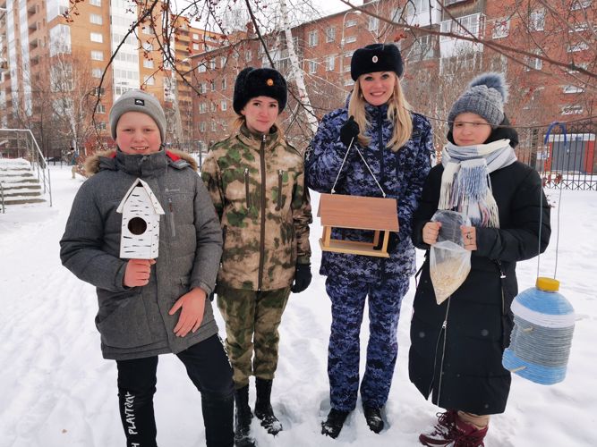 Акция «Добрые дела с Росгвардией» стартовала с помощи пернатым в Иркутске 
