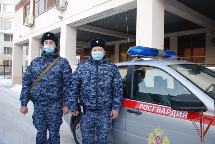 Росгвардейцы задержали в Екатеринбурге подозреваемого в нанесении побоев пожилой женщине