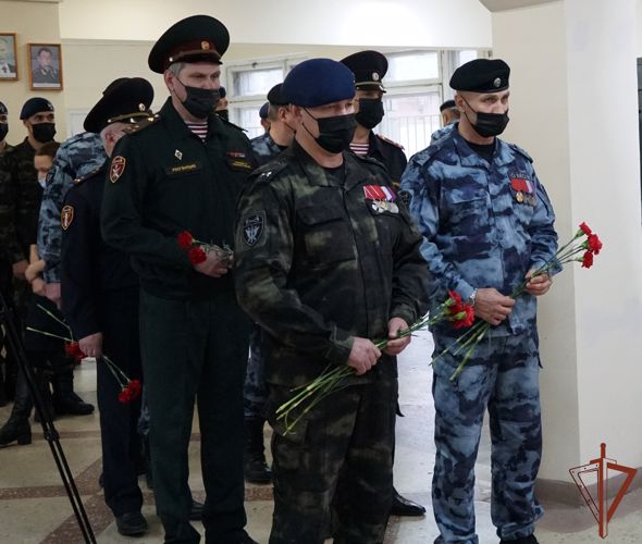 Открыт мемориал памяти погибших при исполнении служебных обязанностей сотрудников СОБР и ОМОН Росгвардии