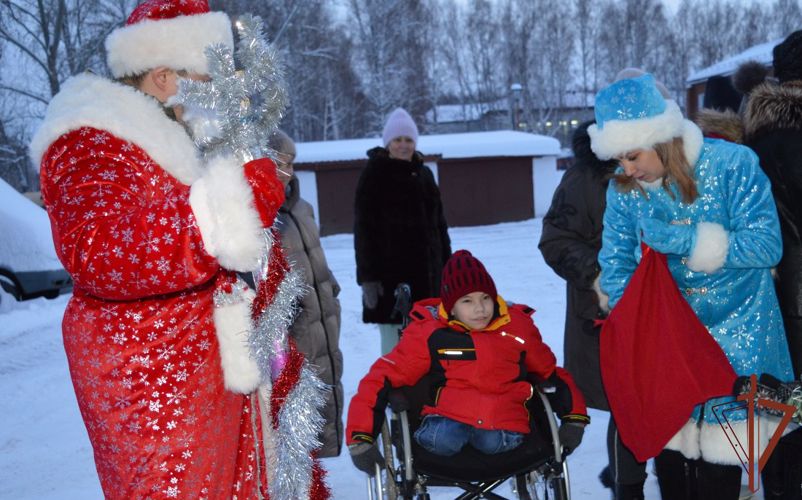 «Дед Мороз специального назначения» подарил новогоднюю сказку воспитанникам детского дома в Тюменской области (видео)