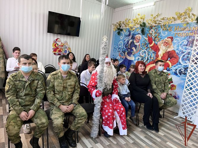 Дед Мороз специального назначения поздравил воспитанников детского социального учреждения в Моздоке